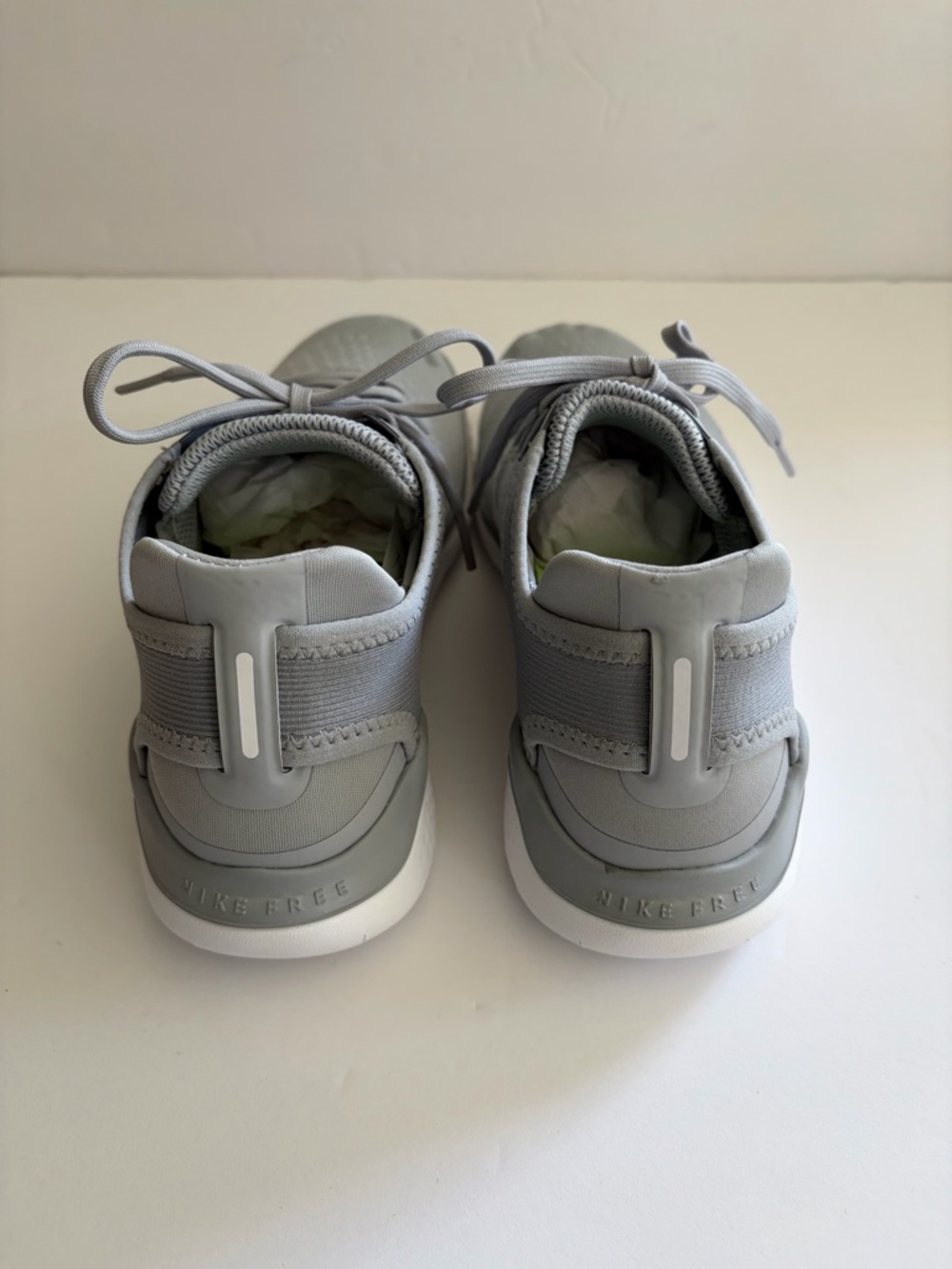 NEW IN BOX Nike Women’s Free RN Light Gray Running Sneakers / Shoe Size 8.5 - Picture 4 of 5